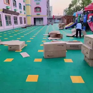 漳州幼儿园操场地面铺设安装悬浮地板人造草坪工程_新做漳州幼儿园施工