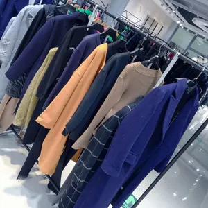 一三国际城绘折扣女装货源折扣女装 深圳时装尾货批发市场金色衬衫