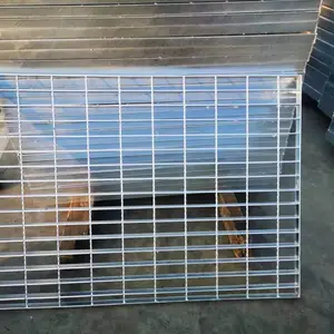 锌钢护栏球场围栏钢格板园艺护栏草坪桥梁护栏