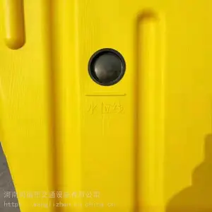 �踣�� ֣�� ˮ������Χ������·����շ�ײͰ��������ʩ��1.8��