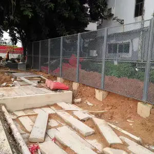 供应广东钢板网护栏网铁路地铁防护网公园护栏网生产安装