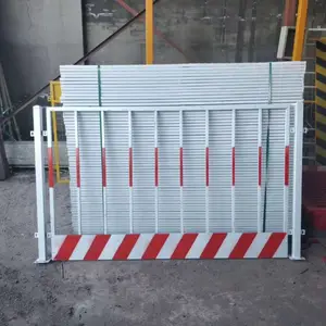 青岛建筑工地 2米长1.2米高网片基坑防护栏 红白黄黑围栏 厂家直销