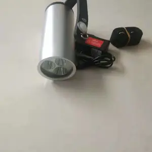 巡逻 检查移动手电筒 手提照明灯 探照灯
