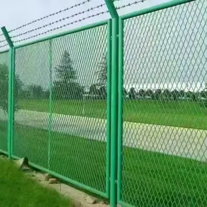 可定制绿色菱形钢板网护栏 保税区防攀爬带刺隔离网围栏