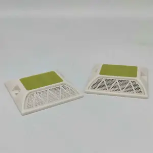 LED方形太阳能道钉交通设施自发光突起路标高速路口频闪引导灯