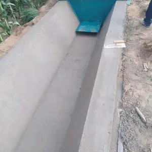 河北鑫迎定制自走式沟渠滑模机边沟成型机高速路边现浇成型机