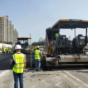 深圳龙盛沥青专业团队承包深圳市内沥青道路摊铺