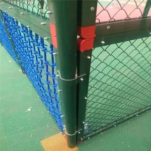 篮球场喷塑勾花护栏网 篮球体育场围栏网标准规格