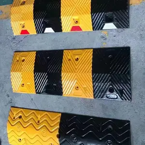 5个厚人字形减速带 停车场汽车减速带公路缓冲带加厚道路专用限速减速板
