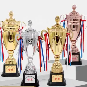 可订心仪大奖杯 成为足球赛跑运动会的璀璨焦点