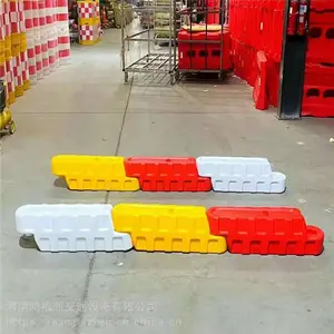 河南定制 1.8米工地道路市政施工注水围挡 pvc塑料吹塑广告水马围挡