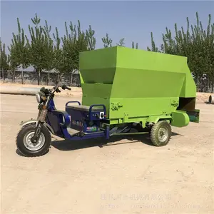 牛羊圈通道喂料车 柴油大动力撒料车价格