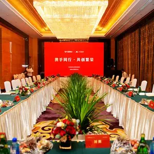 石家庄会议绿植租赁 会场演讲台接待台鲜花制作