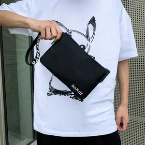 �¿���ʿ���ð�ʱ�г���Ҹ�°������Я����Ů�����ʵ���ֻ���