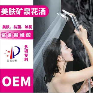 出矿泉水的花洒