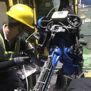安川机器人MA1440手腕晃动维修