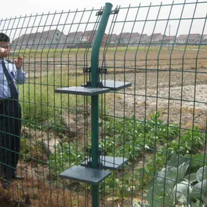 铁丝网护栏网金属网围栏公路铁路护栏网广安圈地围栏网