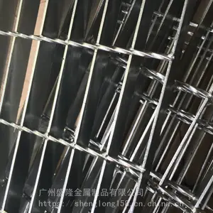 ������ɽϴ�����ָ�� �ȶ�п���ǰ� ¥��̤���� ����ֱ��