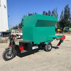 牛羊养殖撒料车 72v电动饲料撒料机 蛟龙式出料散草机