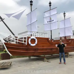 定制景观海盗船实木亮化装饰船公园广场娱乐游乐船