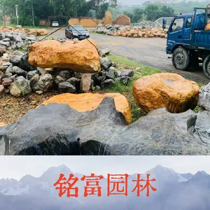 5月黄蜡石装车图片,2-5吨的大型黄蜡石按吨卖,卖一车黄蜡石提成