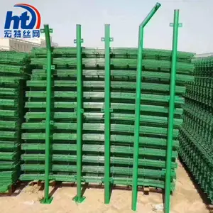 场地围栏网 护栏网围栏网 护栏网铁丝网 铁丝围栏网