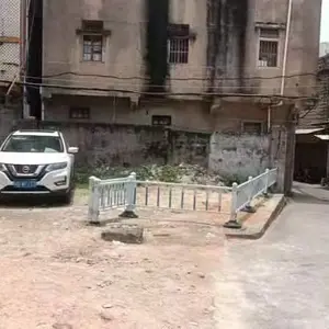 市政道路护栏马路人行道防撞安全护栏锌钢栅栏围栏交通公路隔离栏