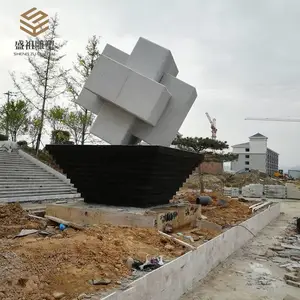 ʢ����� ʯ��³���������������ѧУ��԰�㳡���ֵ���