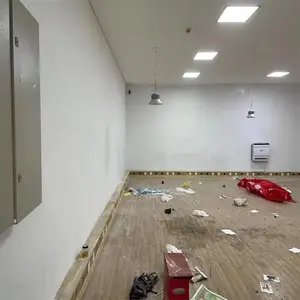 �Ӹ�ׯ����ǽ���ˢ ��ǽƤ������ ľ�������ɫ
