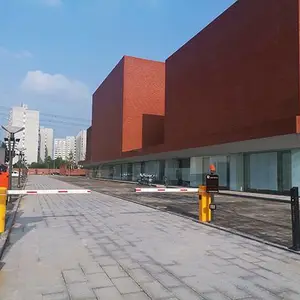 北京无人值守停车场移动电子收费系统投入出入口使用中