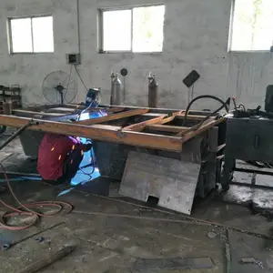 简易蝶形水渠滑模机 自动U型水渠成型机 梯形水渠滑膜机