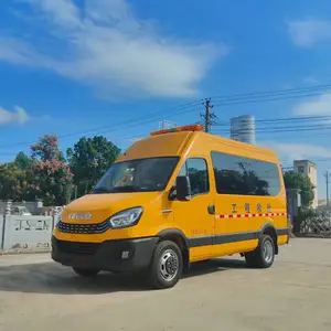 依维柯自动挡救险车气防车 排量3.0载客人数 5-7人