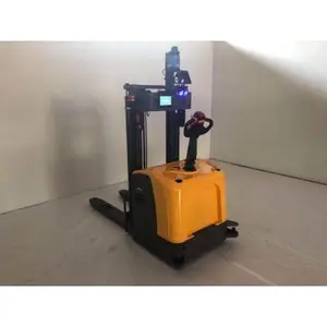 ���ڶ���AGV�泵�Զ����˶Ѷ����ܰ��˲泵���⵼����������