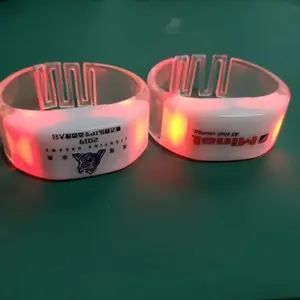 遥控发光手环中控LED手环控制型发光手环
