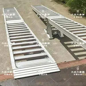 使用便捷的可拆卸强度拼接款铝爬梯