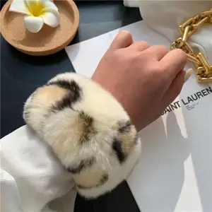 网红超萌可爱啪啪圈毛毛发圈手环手链少女百搭韩版仿兔毛头饰女