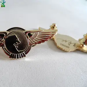 �콾���ʰ�ȫѧУ����ѫ�¶������ƽ�ͭ���½��¶���