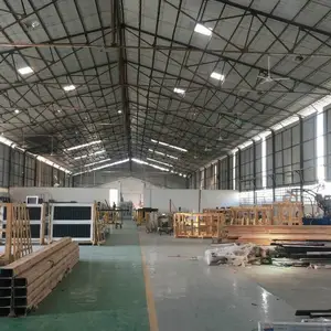 加工定制铝合金门窗玻璃幕墙粘副框配工厂拥有***机器：幕墙加工中心，门窗加工中心，无尘车间