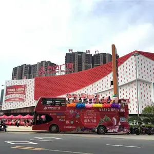 上海双层巴士 新歌声歌手双层巴士上倾情演唱***现场气氛