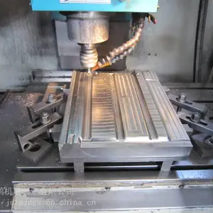 天鹏高强水泥彩瓦模具,瓦型齐全,耐磨耐腐不变型,使用周期长。