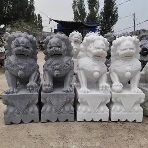 ��Ӧ��ʯ�������30���־���ʯʨ��һ�Լ����ſڰڷ�
