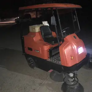 宜宾工厂直销伟顿W1800 中型电动驾驶式扫地车 四川驾驶式电动环卫扫地车 四川扫地车 街道扫地车