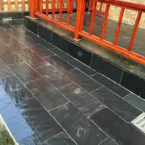 ����Ժ��԰�ֽ���¹Ŷ���ʯ�� С����ƺ��40*80������Ȼ�����ʯ��