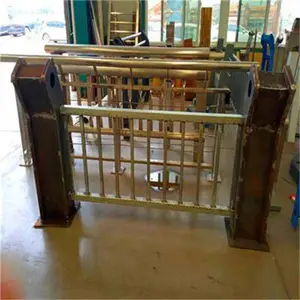 重庆不锈钢角钢批发-重庆甄乾鑫销售角钢 制作护栏