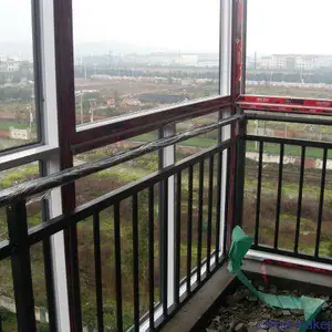 晋府九号克莱丁阳台护栏,安徽阜阳烤漆护窗栏杆,20*30可根据客户要求定制规格组装楼梯扶手