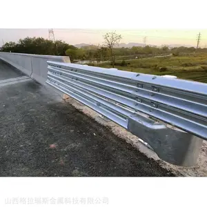 德宏双层双波波形梁护栏公路防撞护栏热镀锌护栏板厂家