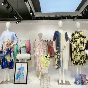 粉黛丽人 连衣裙