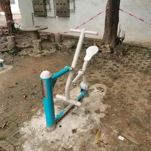 ����������е���������ͯ���˶���С��ѧУ��԰�㳡