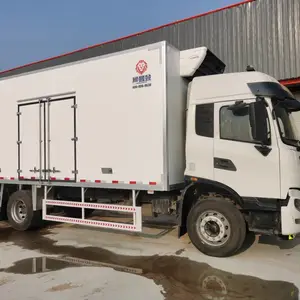 东风天锦7.7米冷藏车 国六 狮曼登冷藏车厢