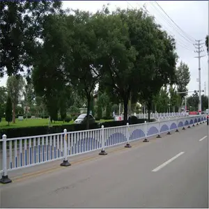 �ܿڵ�·�������� �Ŷܽ�ͨΧ����п���ܷ�ײ����